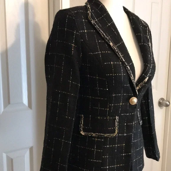 Pearl Button Blazer - Picture 2 of 4